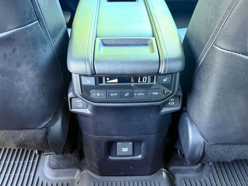 Used 2024 Toyota Grand Highlander AWD Hybrid image 23