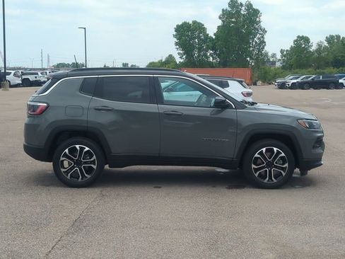 Used 2024 Jeep Compass Limited AWD/4WD image 2