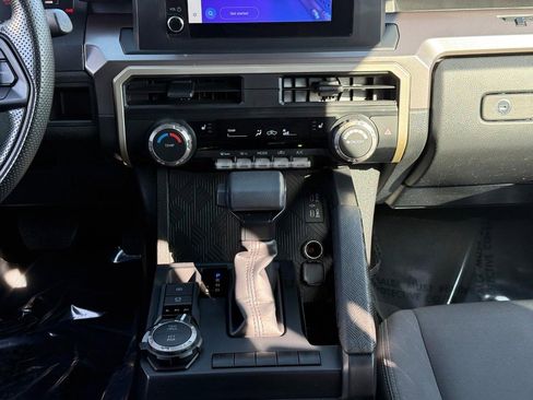 Certified 2024 Toyota Tacoma SR5 AWD/4WD image 15