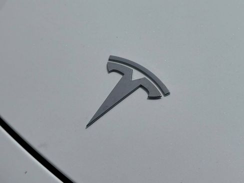 Used 2023 Tesla Model 3 Standard Range RWD image 2