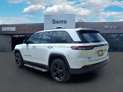 Used 2023 Jeep Grand Cherokee Altitude