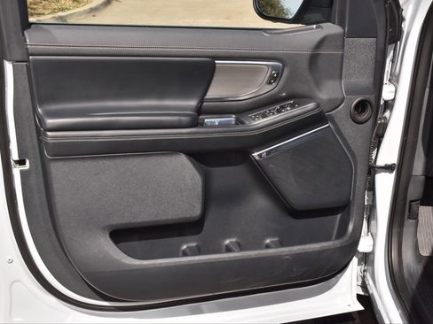 Certified 2025 Ford Expedition Platinum image 35