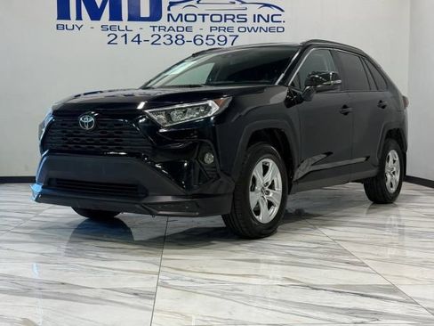 Used 2019 Toyota RAV4 XLE w/ Convenience Package FWD image 2