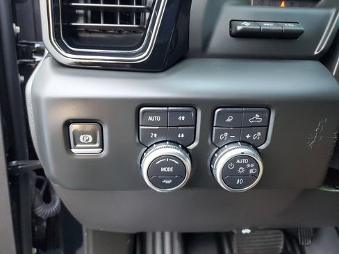 Used 2024 GMC Sierra 1500 AT4 w/ Technology Package AWD/4WD image 30