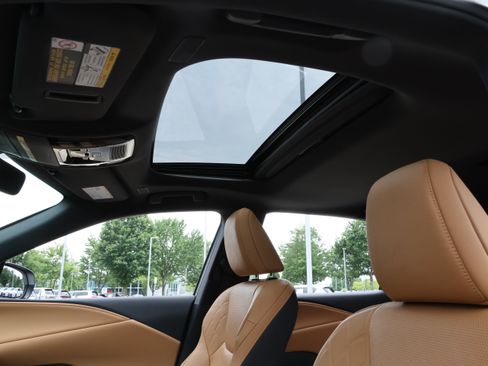 Used 2025 Lexus RX 350 Premium Plus w/ Accessory Package (Z1) FWD image 32