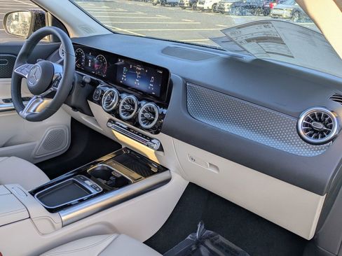 Certified 2025 Mercedes-Benz GLA 250 image 33