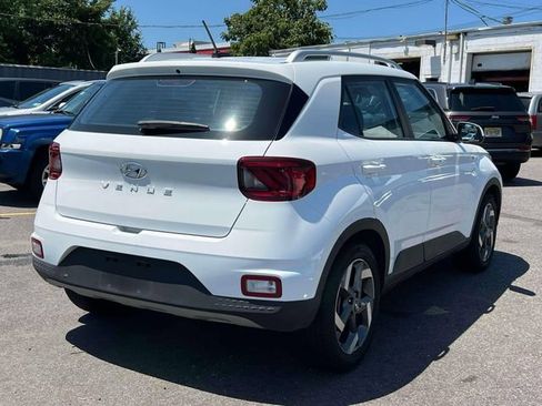 Used 2025 Hyundai Venue SEL FWD image 8