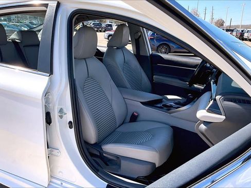 Used 2021 Toyota Camry SE image 9