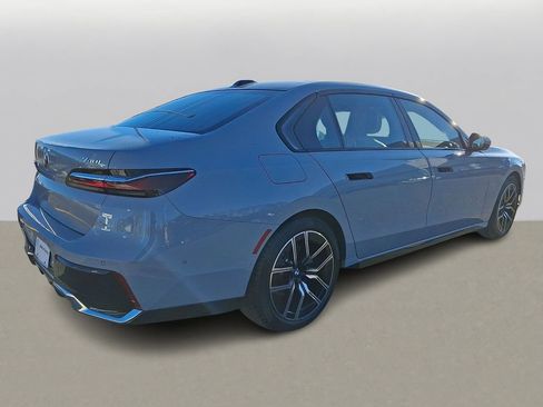 Used 2025 BMW 740i xDrive 740i xDrive w/ Premium Package image 4