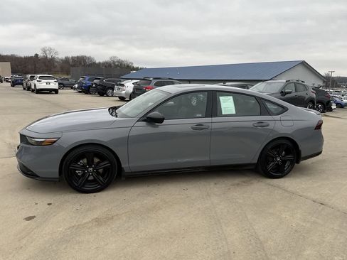 Used 2023 Honda Accord Sport image 3