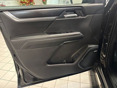 Used 2025 GMC Acadia Elevation image 14