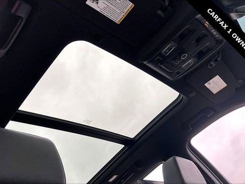 Used 2024 Chevrolet Suburban Z71 w/ Luxury Package image 27