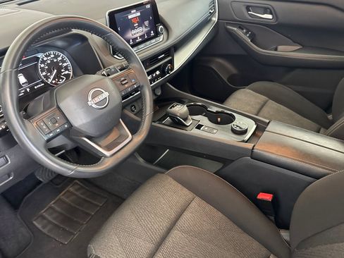 Used 2025 Nissan Rogue SV AWD/4WD image 4