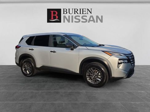 Used 2024 Nissan Rogue S FWD image 7