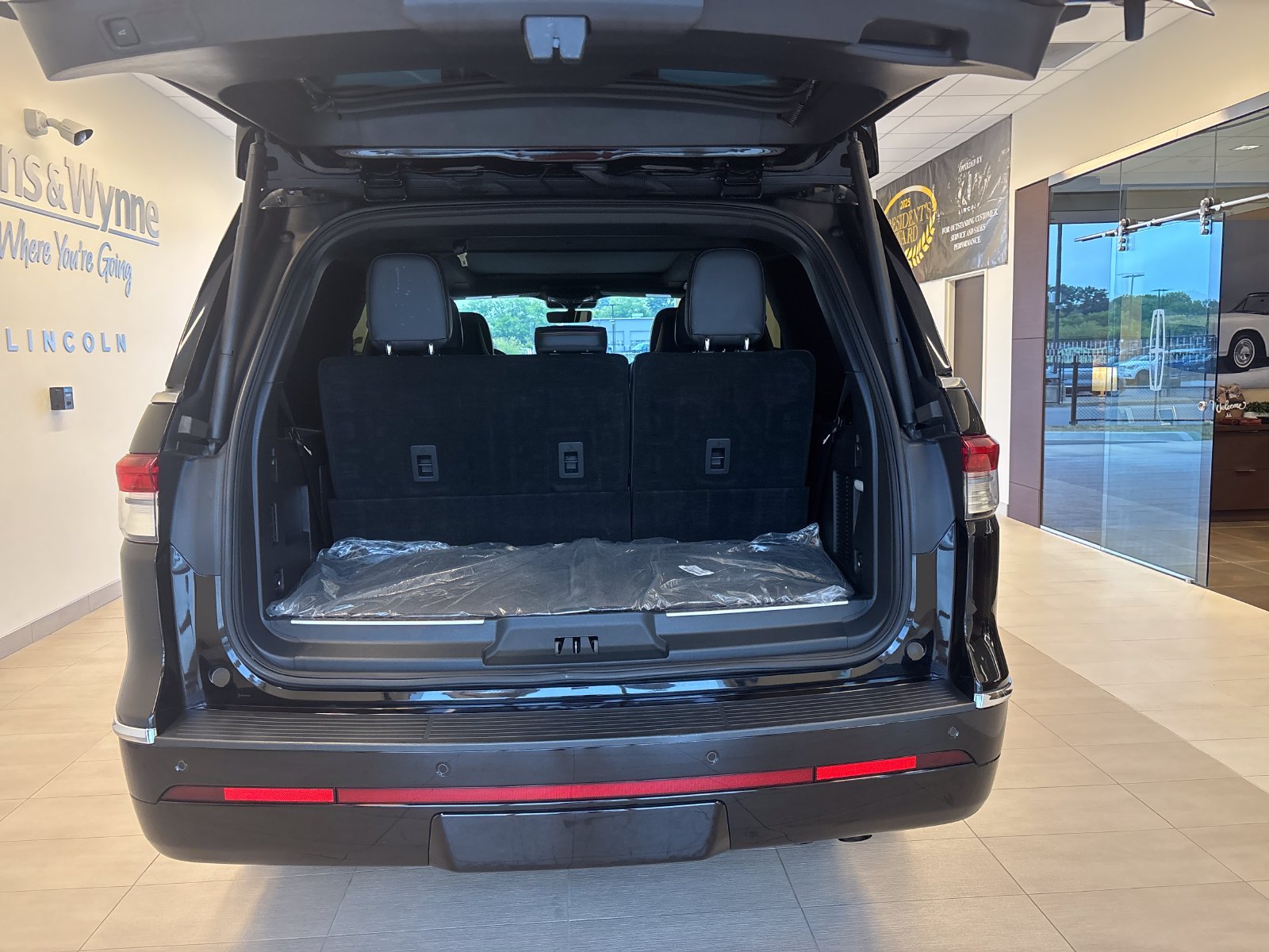 Certified 2024 Lincoln Navigator Black Label AWD/4WD image 9