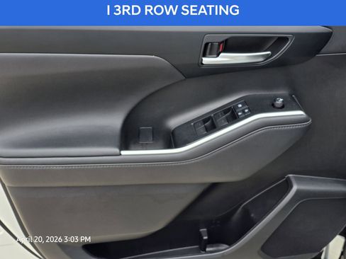 Used 2021 Toyota Highlander XSE FWD image 17