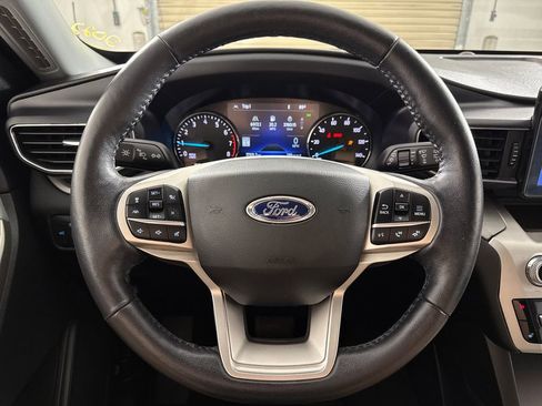 Used 2022 Ford Explorer XLT w/ Equipment Group 202A RWD image 15