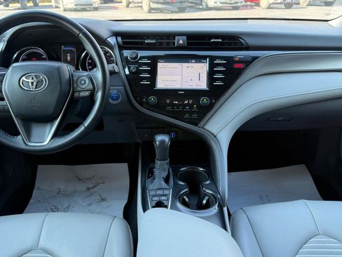 Used 2020 Toyota Camry SE image 19