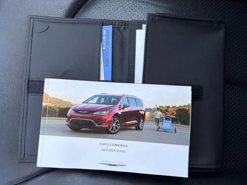Used 2018 Chrysler Pacifica Touring-L w/ Tire & Wheel Group FWD image 28