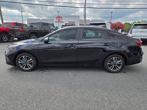 Used 2024 Kia Forte LXS w/ LXS Technology Package FWD image 8