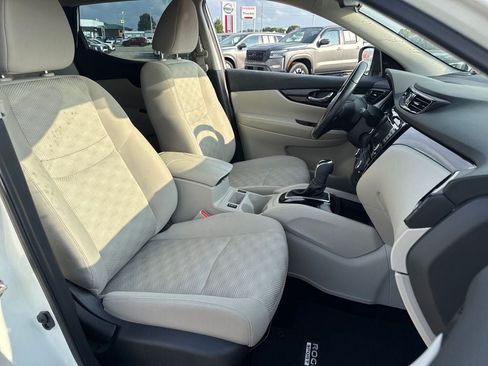 Used 2022 Nissan Rogue Sport SV FWD image 11