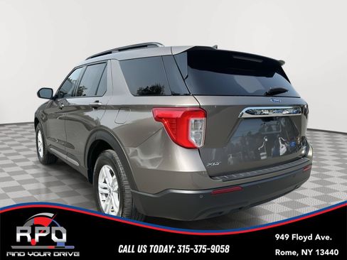Used 2021 Ford Explorer XLT AWD/4WD image 3