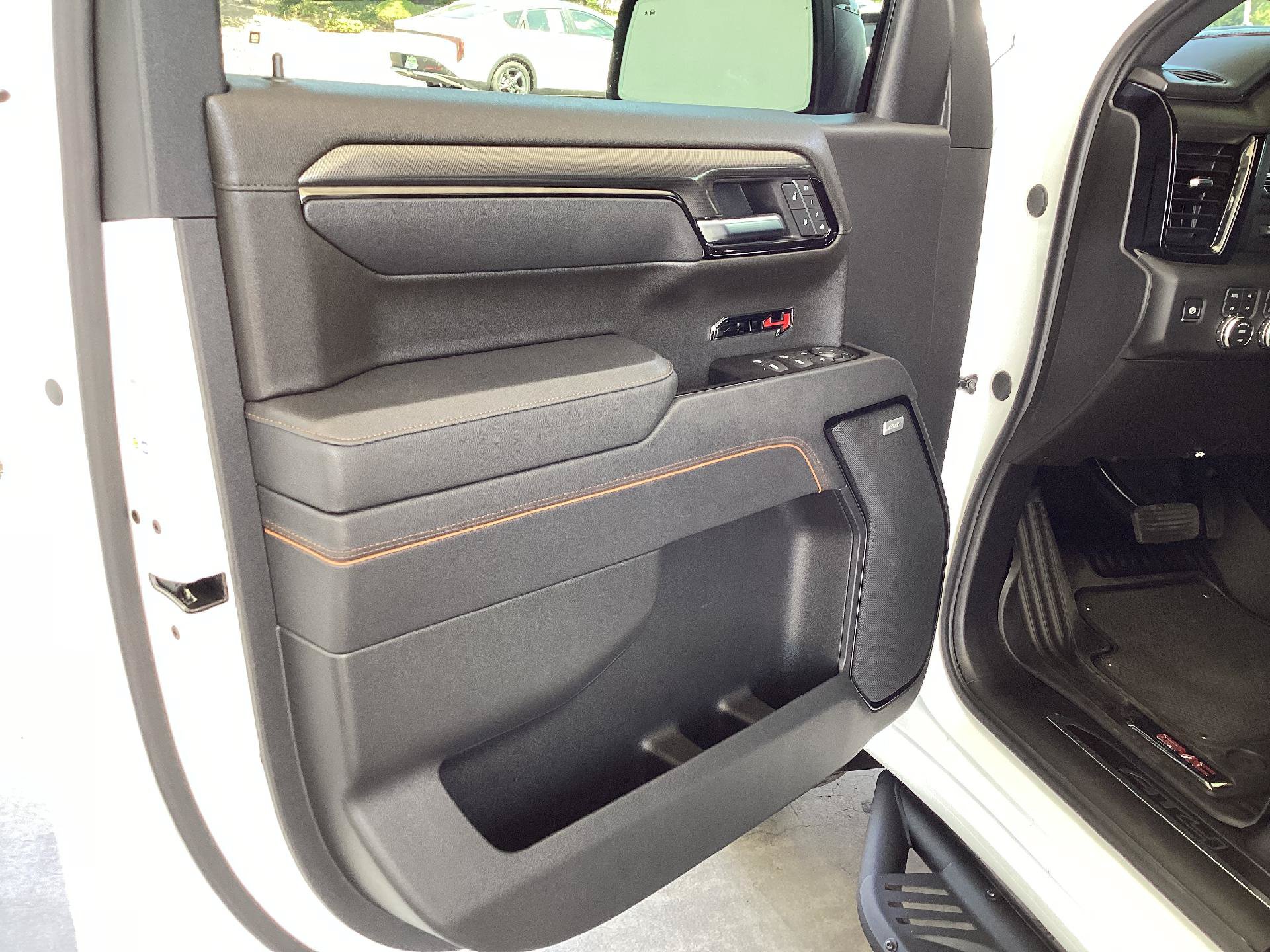 Used 2025 GMC Sierra 1500 AT4 w/ AT4 Premium Package AWD/4WD image 9
