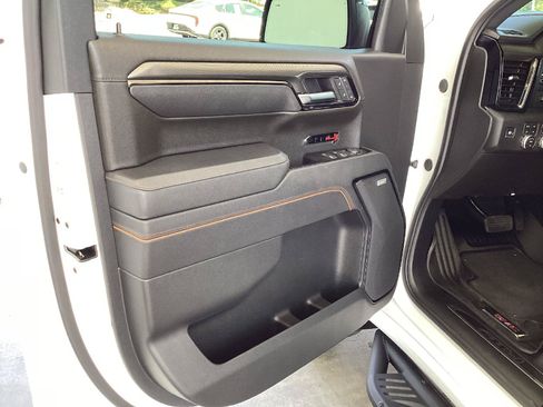 Used 2025 GMC Sierra 1500 AT4 w/ AT4 Premium Package AWD/4WD image 9