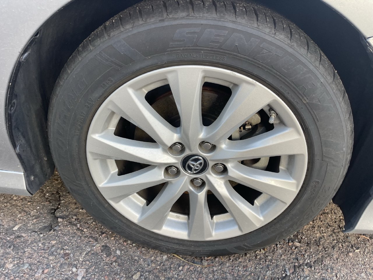 Used 2018 Toyota Camry LE FWD image 4