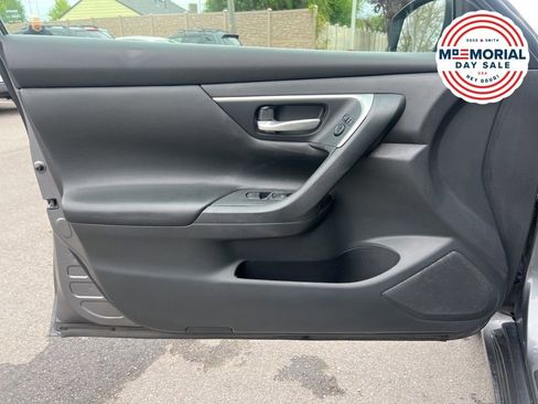 Used 2017 Nissan Altima 2.5 SV w/ Convenience Package FWD image 9