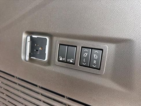 New 2026 GMC Yukon Elevation image 35