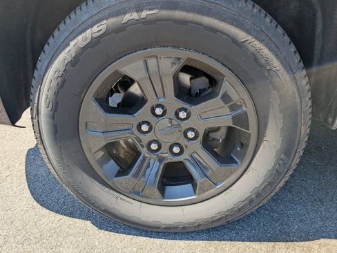 Used 2018 Chevrolet Tahoe LT w/ Z71 Midnight Edition AWD/4WD image 12