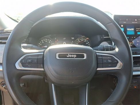 Used 2022 Jeep Compass Latitude image 17