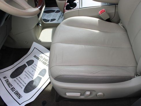 Used 2014 Toyota Sienna Limited w/ Limited Premium Package image 30