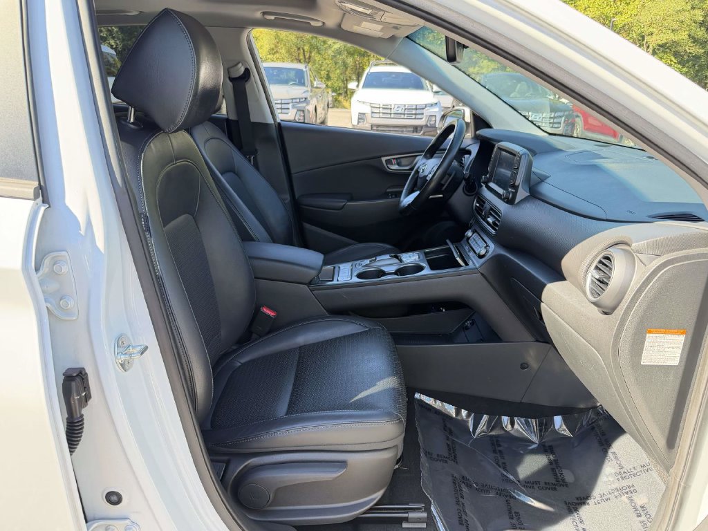 Used 2021 Hyundai Kona Limited w/ Cargo Package FWD image 9