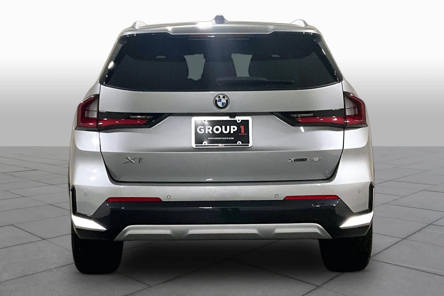 Used 2025 BMW X1 xDrive28i w/ Premium Package AWD/4WD image 4