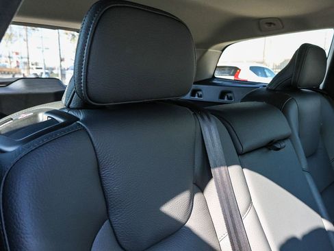 Used 2025 Volvo V60 B5 Cross Country Plus image 25