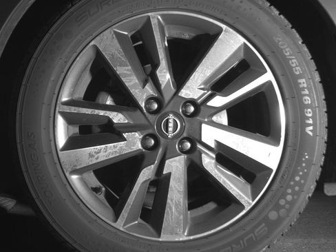 Used 2025 Nissan Versa SV image 12