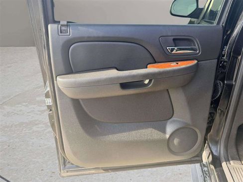 Used 2012 Chevrolet Suburban LT w/ Luxury Package image 16