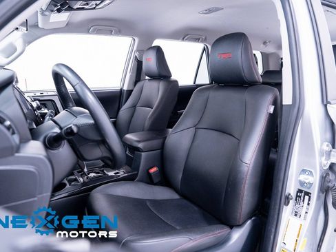 Used 2019 Toyota 4Runner TRD Off-Road Premium AWD/4WD image 27