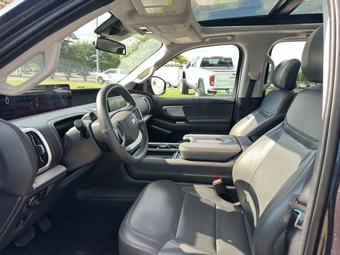 Used 2025 Ford Expedition Active AWD/4WD image 26