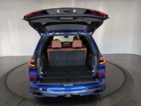 Used 2023 BMW X7 M60i image 9