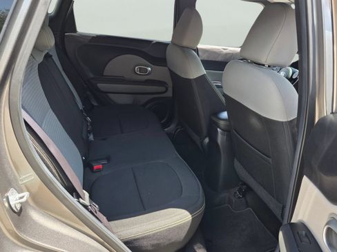 Used 2015 Kia Soul + FWD image 19