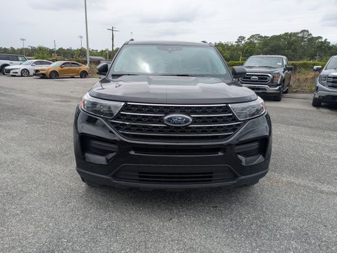 Used 2023 Ford Explorer XLT AWD/4WD image 9