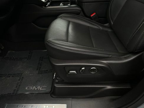 Certified 2025 GMC Yukon Denali image 13