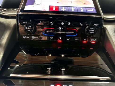 Used 2023 Jeep Grand Cherokee L Limited w/ Luxury Tech Group II AWD/4WD image 32