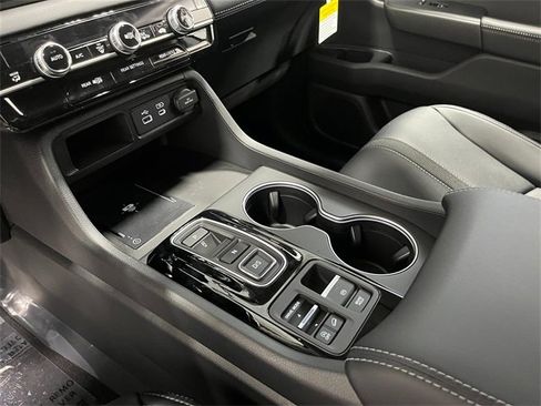New 2025 Honda Pilot Touring image 23