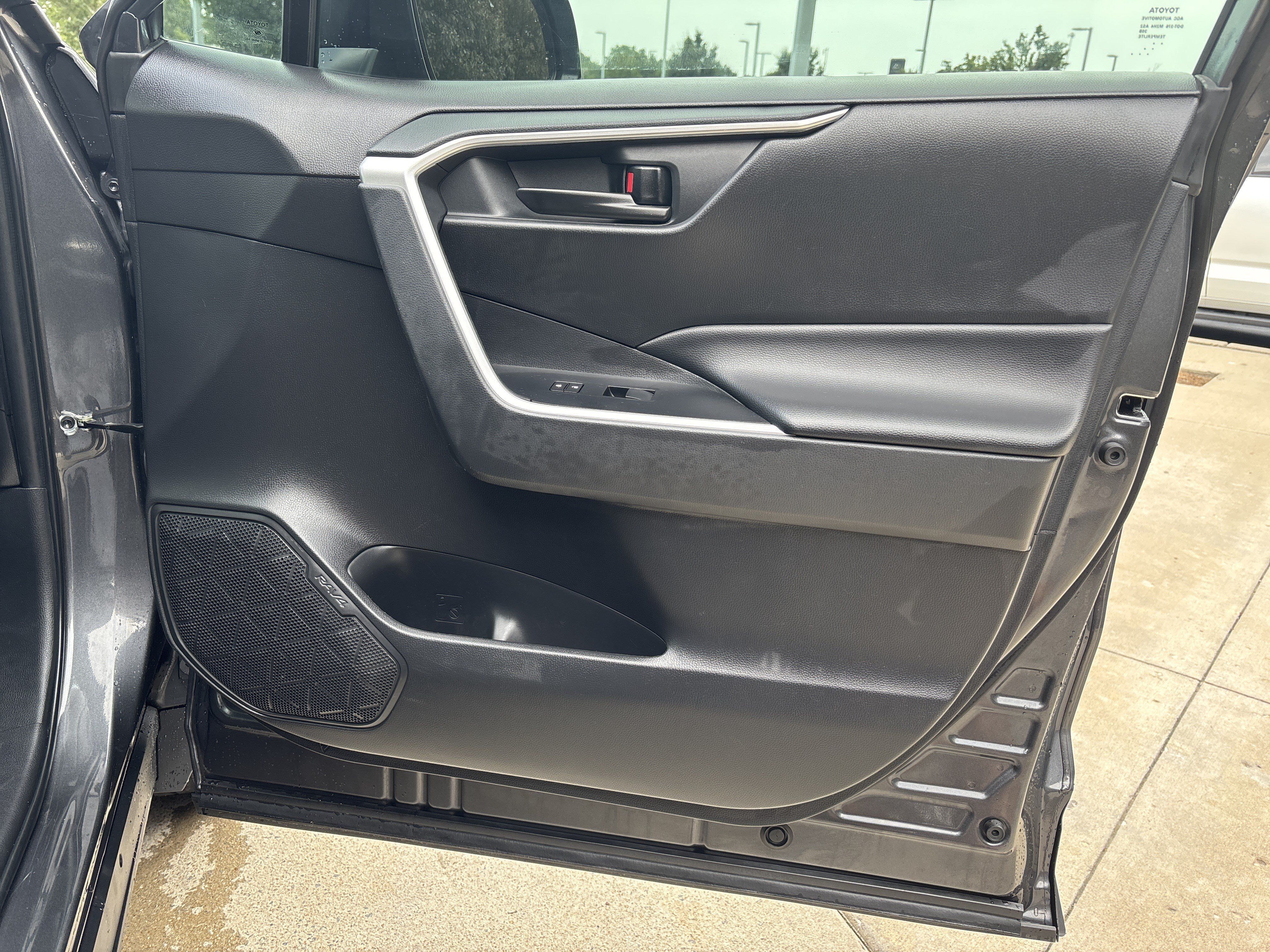 Used 2023 Toyota RAV4 LE AWD/4WD image 29