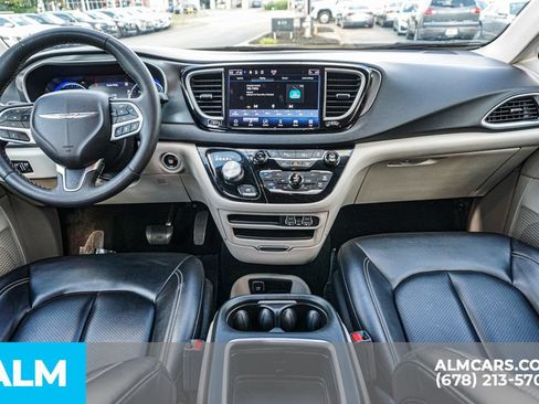 Used 2023 Chrysler Pacifica Touring-L FWD image 27