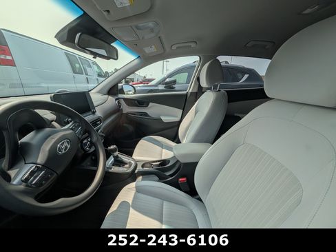 Used 2023 Hyundai Kona SEL AWD/4WD image 12